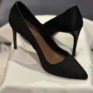 Donald J Pliner Elegant Leather Black Pump Heels